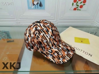 LV Snapback Hat AAA Quality (53)