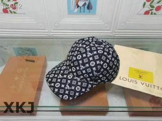 LV Snapback Hat AAA Quality (120)