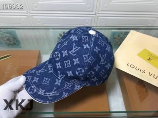 LV Snapback Hat AAA Quality (156)