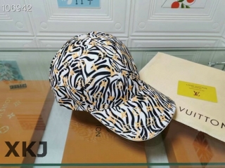 LV Snapback Hat AAA Quality (165)